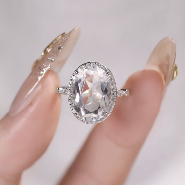 Sparkling Oval-Cut Crystal Locket